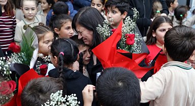 39 yıllık eğitimciye unutulmaz veda: Gözyaşlarıyla uğurlandı