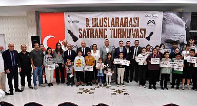 '9. Uluslararası Satranç Turnuvası'nda ödüller sahiplerini buldu