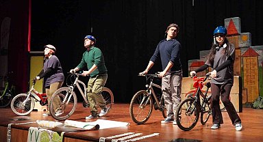 4 bin çocuğa ulaşacak "İki Teker Bir Rüya" oyunu sahneleniyor