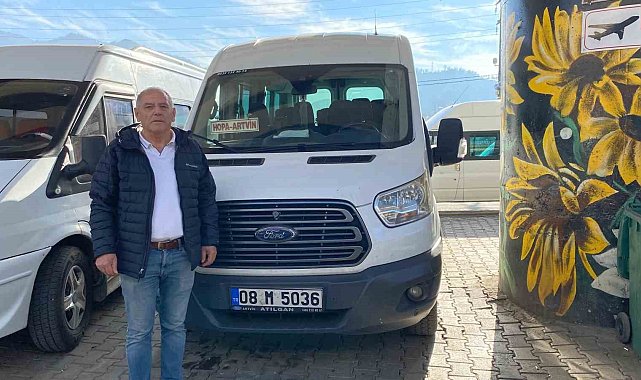 4 yavru kedinin dolmuş motorundaki yolculuğu Hopa'da son buldu