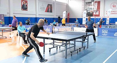 40 Yaş Üstü Masa Tenisi Turnuvası'nda heyecan zirveye çıktı