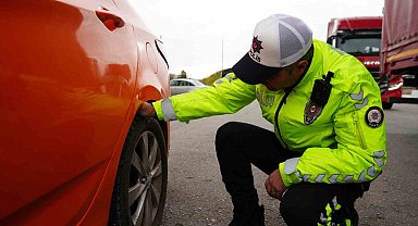 43 ilin geçiş güzergahında "zorunlu kış lastiği" denetimi: Araçlar tek tek durduruldu