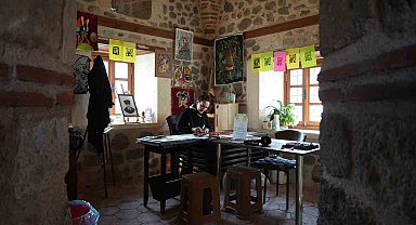 517 yıllık Taşhan'da kadın eliyle sanat ve emek buluşuyor