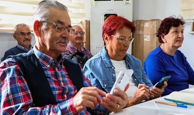 60 yaş üstü bireyler dijital çağa adım atıyor