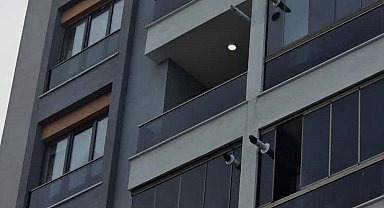 85 yaşındaki kadın dördüncü kattan belediye başkanının makam aracının üzerine düştü
