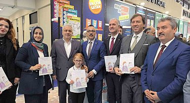 9 yaşındaki kız öğrenciden duygulandıran çalışma 10 günde "Filistin'e Dönmek İsteyen Kız" kitabını yazdı