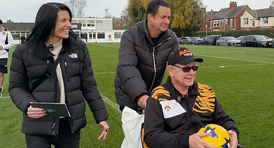 Acun Ilıcalı'dan, Hull City taraftarı Owen Griffiths'e jest