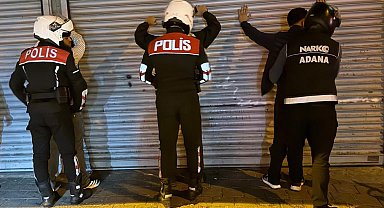 Adana'da 'narko-alan' uygulaması: Uyuşturucu içen 20 şahıs suçüstü yakalandı