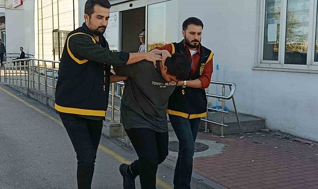 Adana'da komşu kavgası: Baba öldü, 2 oğlu yaralandı