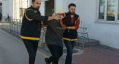 Adana'da komşu kavgası: Baba öldü, 2 oğlu yaralandı