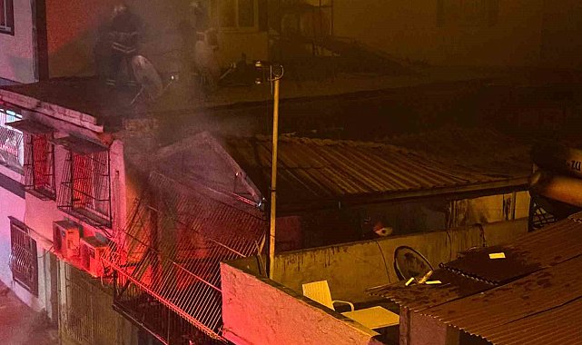Adana'da müstakil ev alev alev yandı