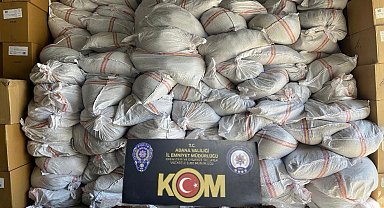 Adana'da tırda 10 ton kaçak tütün ele geçirildi
