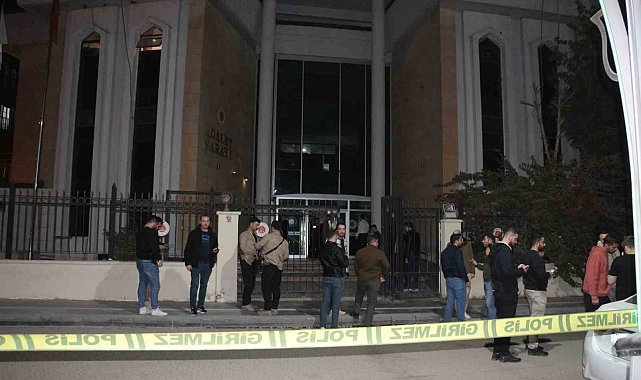 Adliye çıkışında silahlı saldırıya uğrayan 2 kişi ağır yaralandı