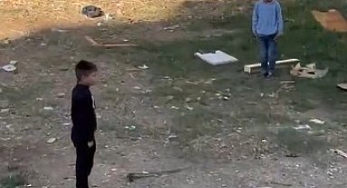 AFAD'ın siren testi sırasında çocuklar esas duruşa geçti