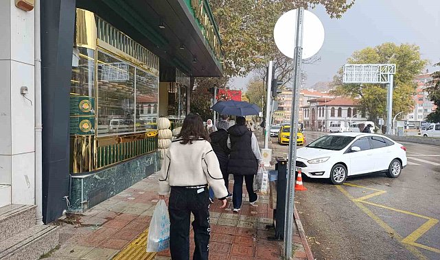 Afyonkarahisar'da beklenen yağış başladı