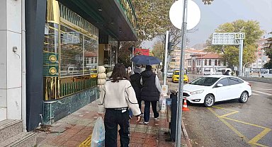 Afyonkarahisar'da beklenen yağış başladı