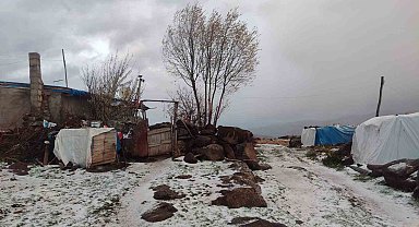 Afyonkarahisar'ın 1300 rakımlı yaylasına mevsimin ilk karı düştü