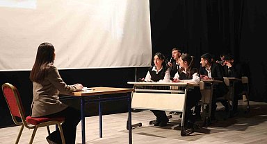 Ağrı'da 24 Kasım Öğretmenler Günü törenle kutlandı