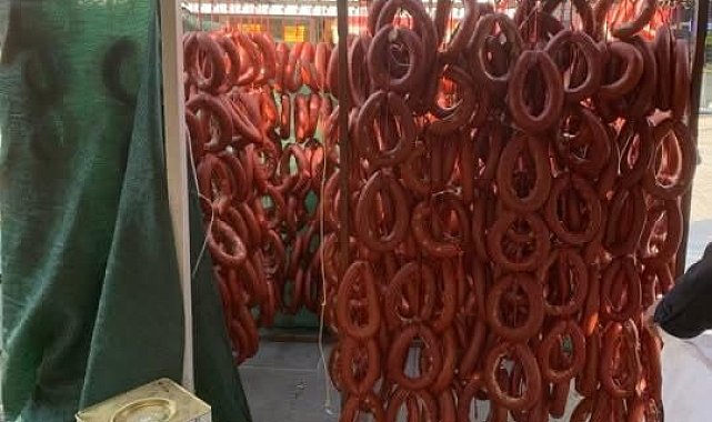 Ağrı'da etiketsiz ürünlere geçit yok: 415 kilo sucuk ele geçirildi