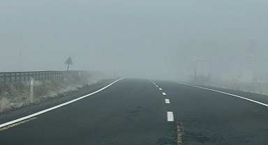 Ağrı'nın Patnos ilçesinde yoğun sis ulaşımı olumsuz etkiliyor