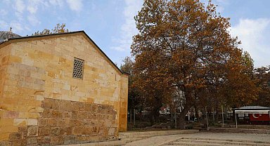 Ahi Evran Külliyesi'nde sonbahar güzelliği