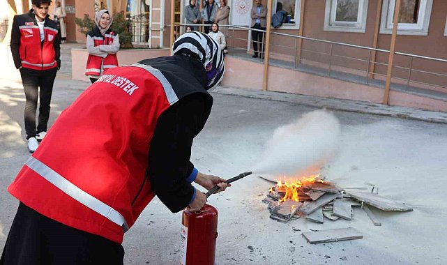 Aile ve Sosyal Hizmetler İl Müdürlüğü'nde afet farkındalık ve yangın tatbikatı