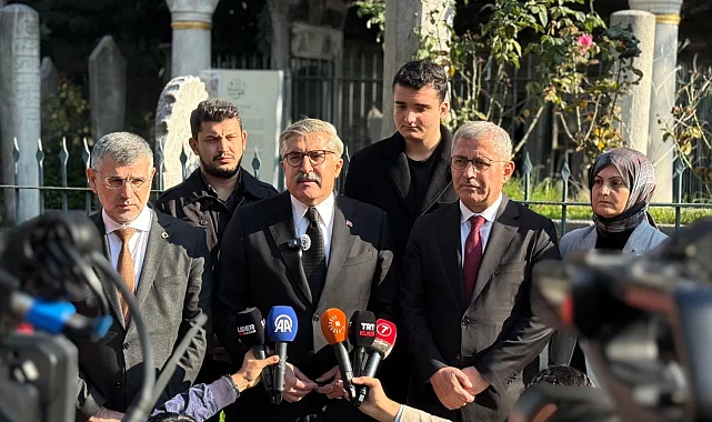 AK Parti Kültür ve Sanat Politikaları Başkanlığından Sezai Karakoç'un ölüm yıldönümünde kabrine ziyaret