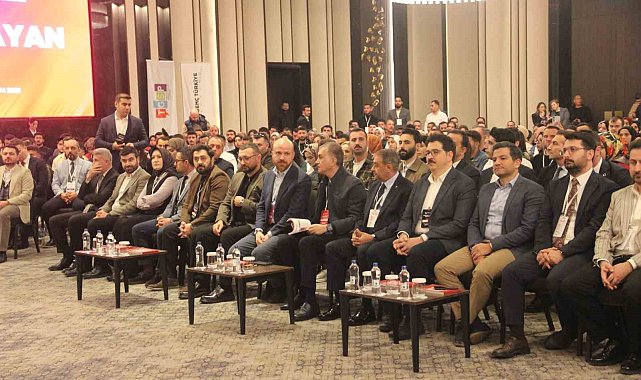 AK Parti Sözcüsü Ömer Çelik ve Bilal Erdoğan Şanlıurfa'da gençlerle buluştu