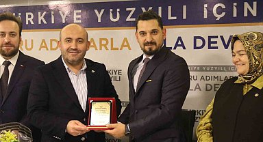 AK Parti Tepebaşı İlçe Başkanlığı görevini Serhat Tunç teslim aldı