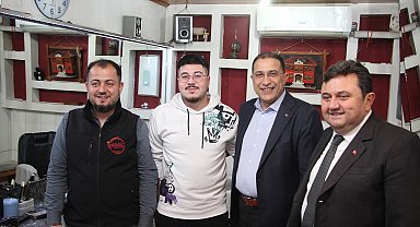 AK Parti'li başkanlardan Kula'da esnaf ve ev ziyaretleri