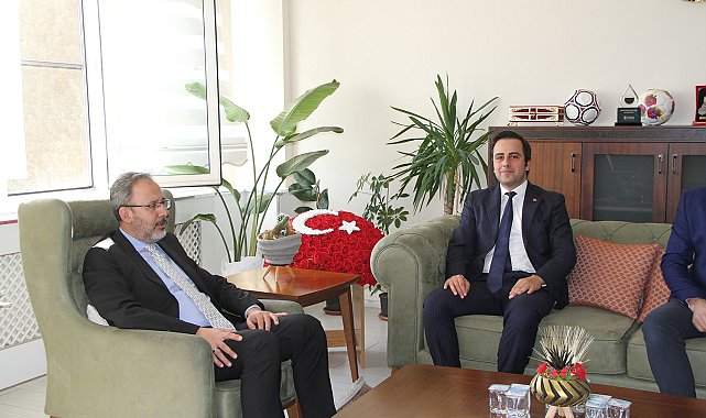 AK Partili Kasapoğlu: "Kula'da hem spor altyapısının hem de gençlik çalışmalarının güçlendirilmesi adına iş birliğimiz sürecek"