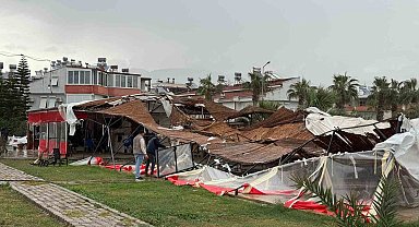 Akdeniz'de hortum kıyı şeridini vurdu: İş yerleri ve evler zarar gördü