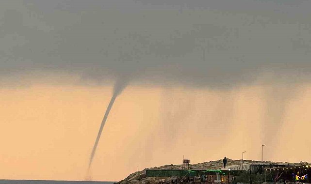 Akdeniz'de oluşan hortum kameraya yansıdı