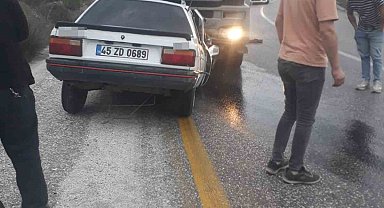Akhisar'da kamyon ile otomobil kafa kafaya çarpıştı: 1 ölü, 1 yaralı