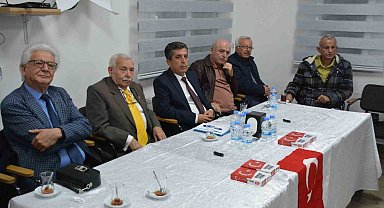 Akhisar'da Öğretmenler Günü buluşmasında tecrübeli öğretmenlerden ders