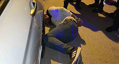 Aksaray'da bekçiler ile şüpheli arasındaki kovalamaca kamerada