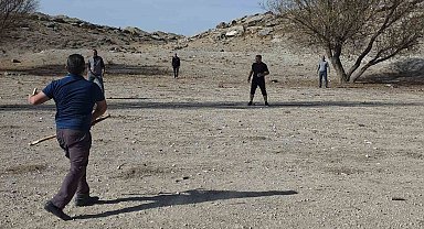 Aksaray'da geleneksel "çelik çomak" oyunu yaşatılmaya devam ediyor