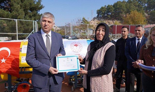 Aladağ'da üreticilere yüzde 70 hibe ile ilaçlama makinesi dağıtıldı