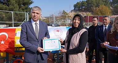 Aladağ'da üreticilere yüzde 70 hibe ile ilaçlama makinesi dağıtıldı