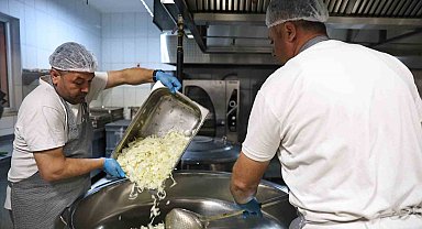 Alanya Aşevi'nden ihtiyaç sahiplerine günde 2 öğün sıcak yemek