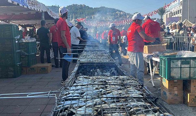 Alanya'da geleneksel hamsi festivali başladı 7 ton hamsi ücretsiz dağıtılacak
