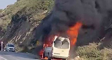 Alevlere teslim olan minibüs kullanılmaz hale geldi