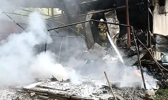 Alevlere teslim olan prefabrik yapı kullanılmaz hale geldi