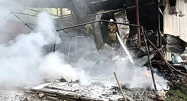 Alevlere teslim olan prefabrik yapı kullanılmaz hale geldi