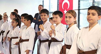 Aliağa Belediyesi Karate Kursu'nda 75 sporcu yeni kuşağına kavuştu