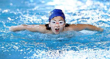 Aliağa Belediyesi'nin yüzme havuzları İzmir'de sporun merkezi oldu