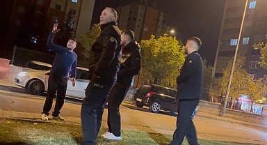 Alkollü yakalanmamak için şoför olduğunu inkar eden şahıs ekiplere zorluk çıkardı