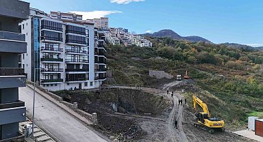 Amasra'da inşaat alanında yaşanan göçüğün ardından 24 dairede yaşayan 70 kişi tahliye edildi