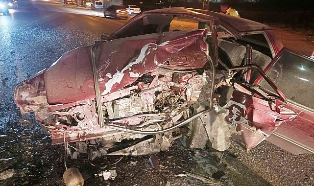 Amasya'da iki otomobil kafa kafaya çarpıştı: 4 yaralı
