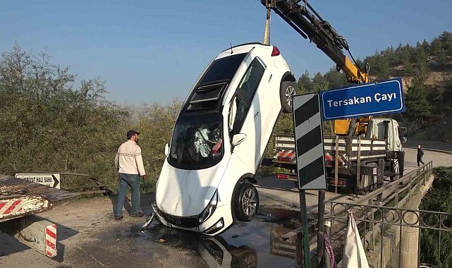 Amasya'da otomobil köprüden Tersakan Çayı'na uçtu: 2 kız çocuğunu vatandaşlar kurtardı